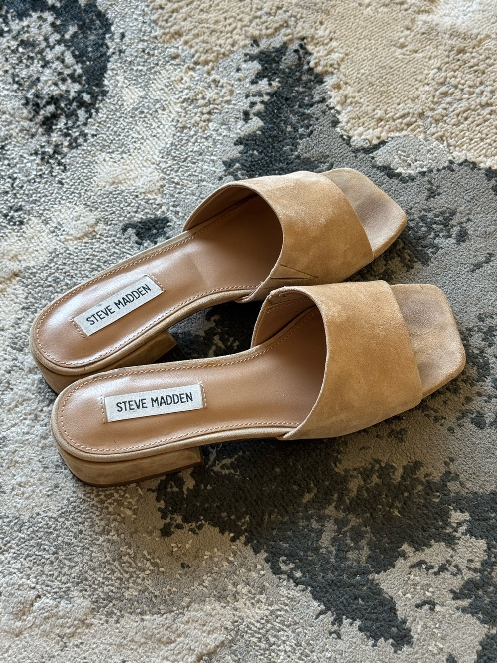 Steve Madden Amiri Suede Sandal